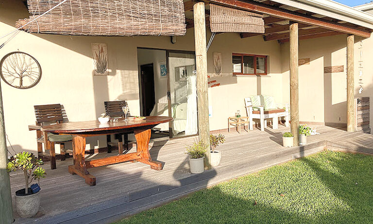 Waves at Witsand Cosy Cottage 768x461